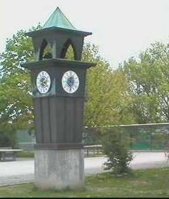 Der alte Glockenturm der Schule Friedrichshofen