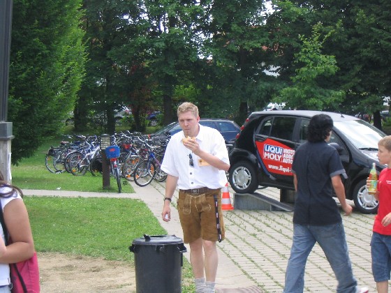 Auch Herr Bauer lsst es sich gut schmecken!
